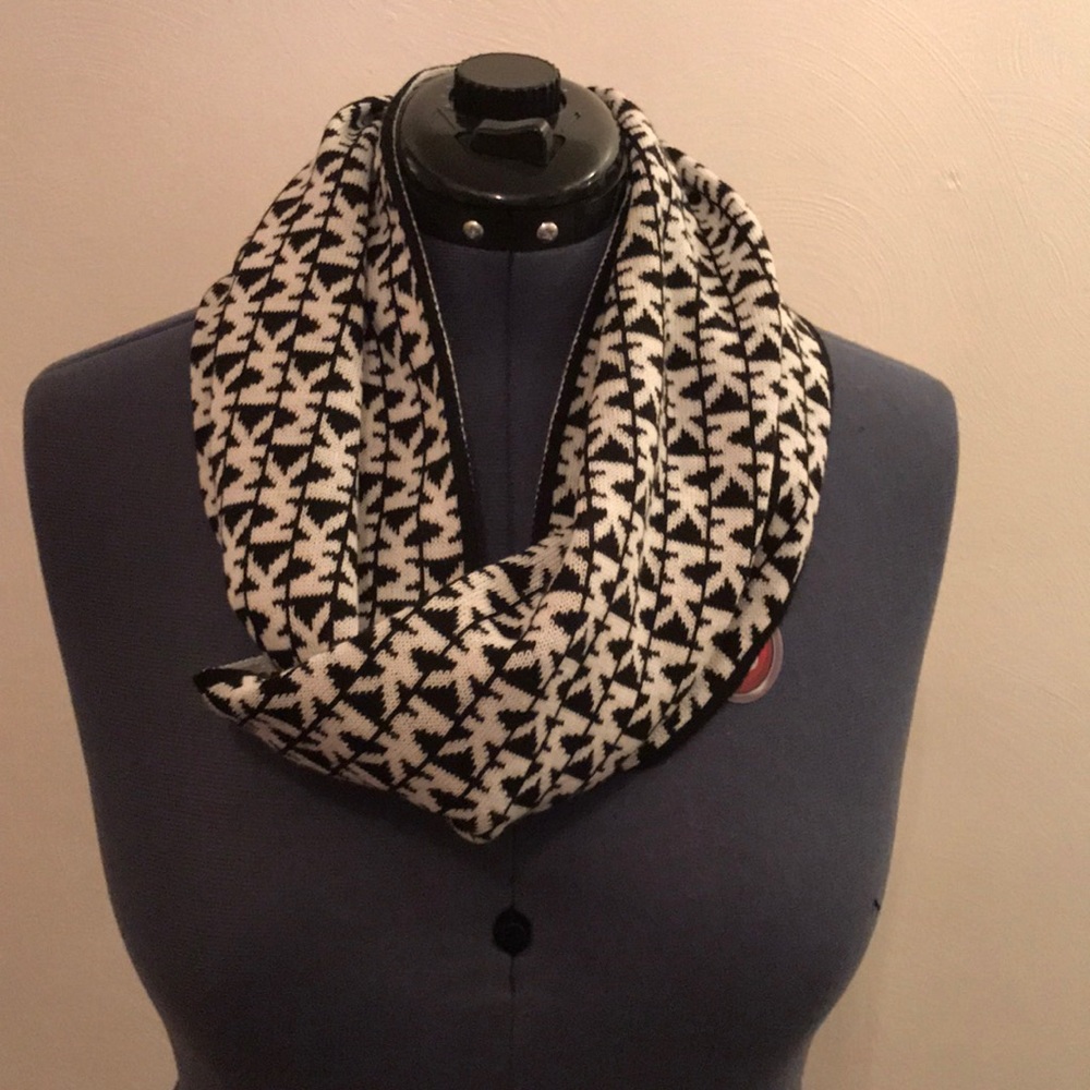 Michael Kors Black and White Infinity Scarf
